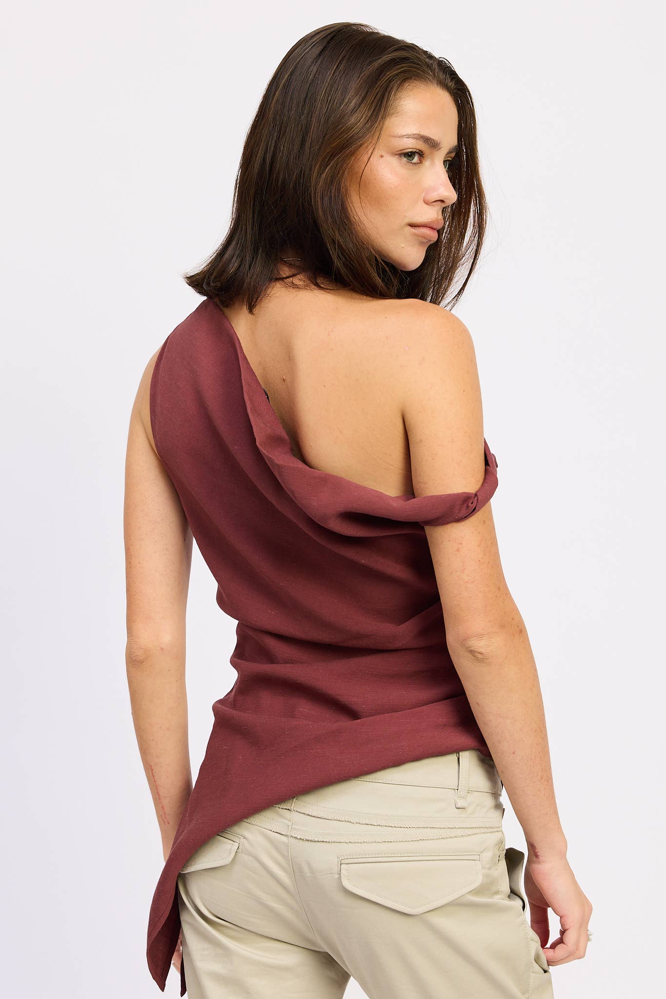 ASYMETRICAL OFF SHOULDER RUCHED TOP