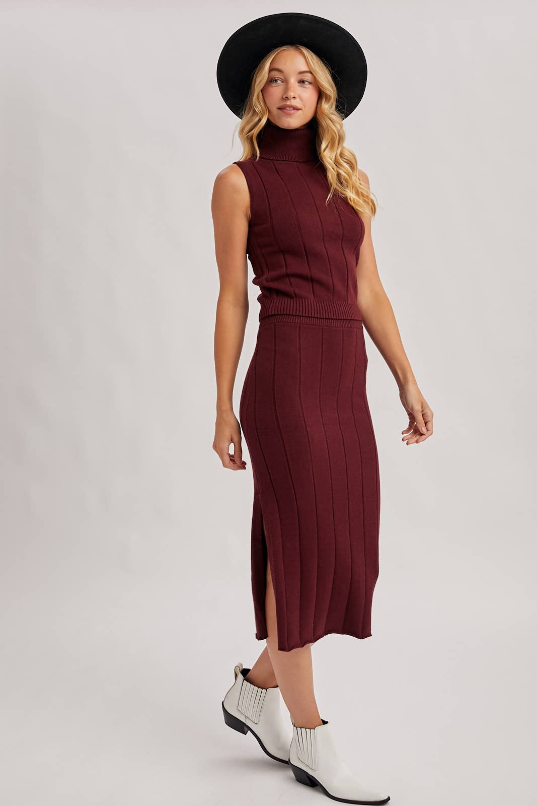 SLEEVELESS MOCK NECK AND PENCIL MIDI SKIRT SWEATER SET