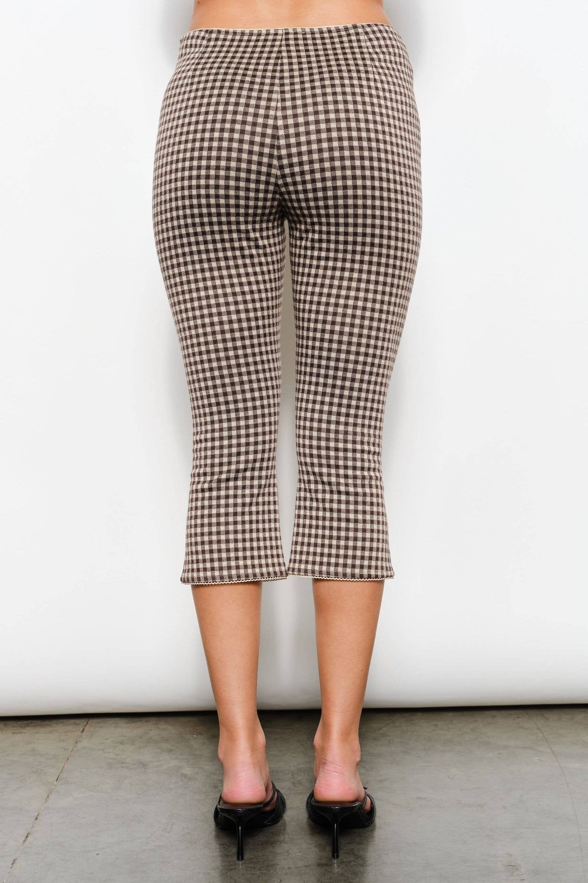 KYLIE GINGHAM CAPRI PANTS
