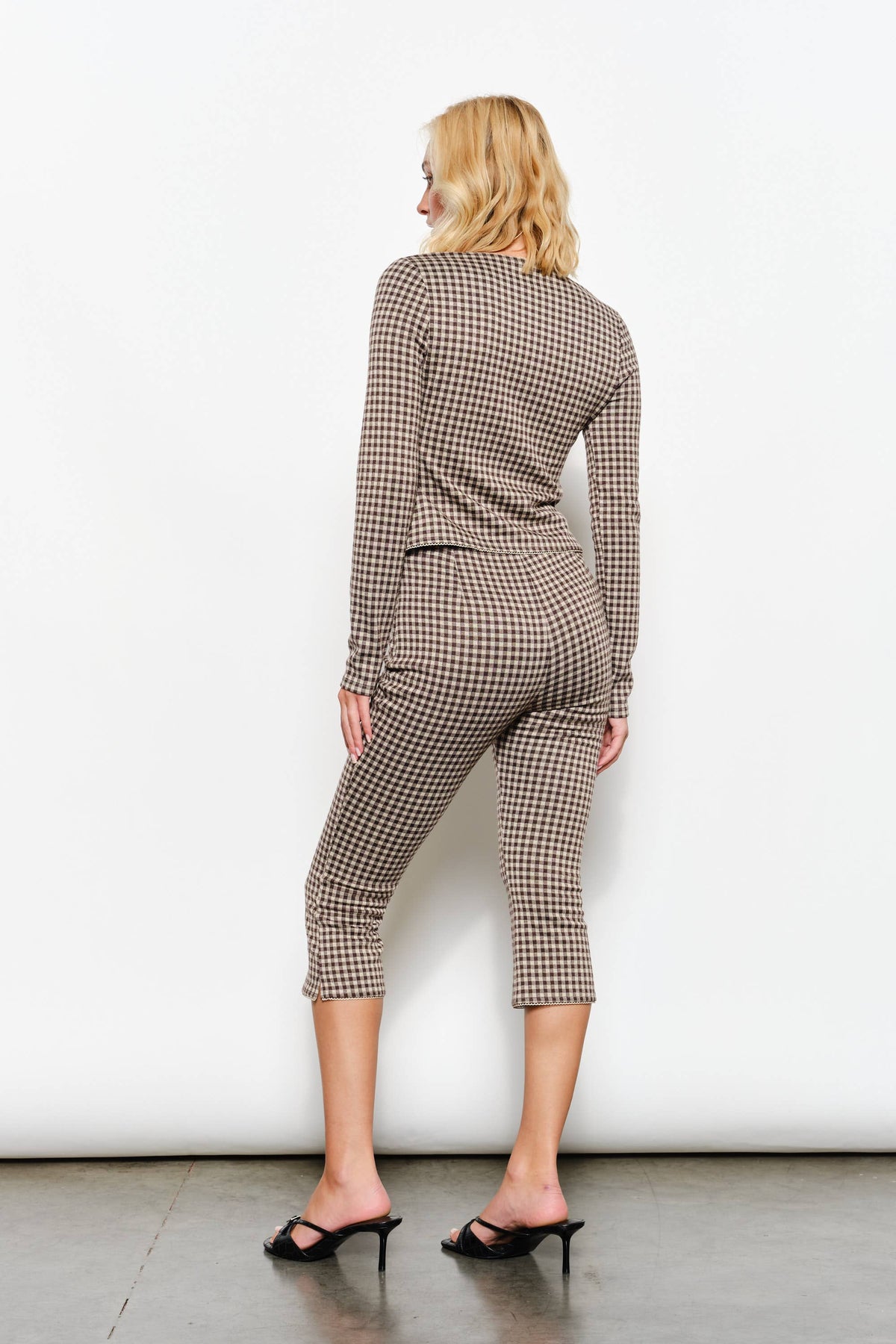KYLIE GINGHAM CAPRI PANTS
