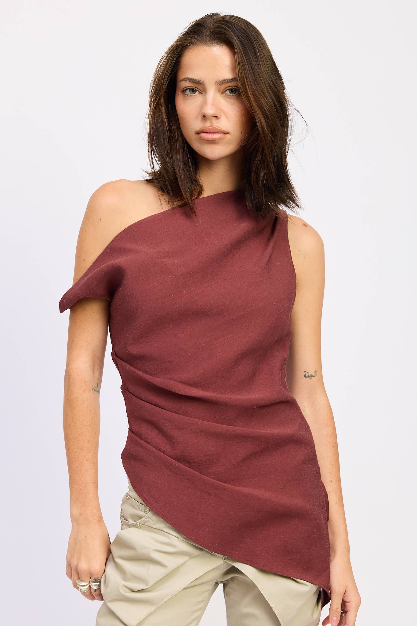 ASYMETRICAL OFF SHOULDER RUCHED TOP