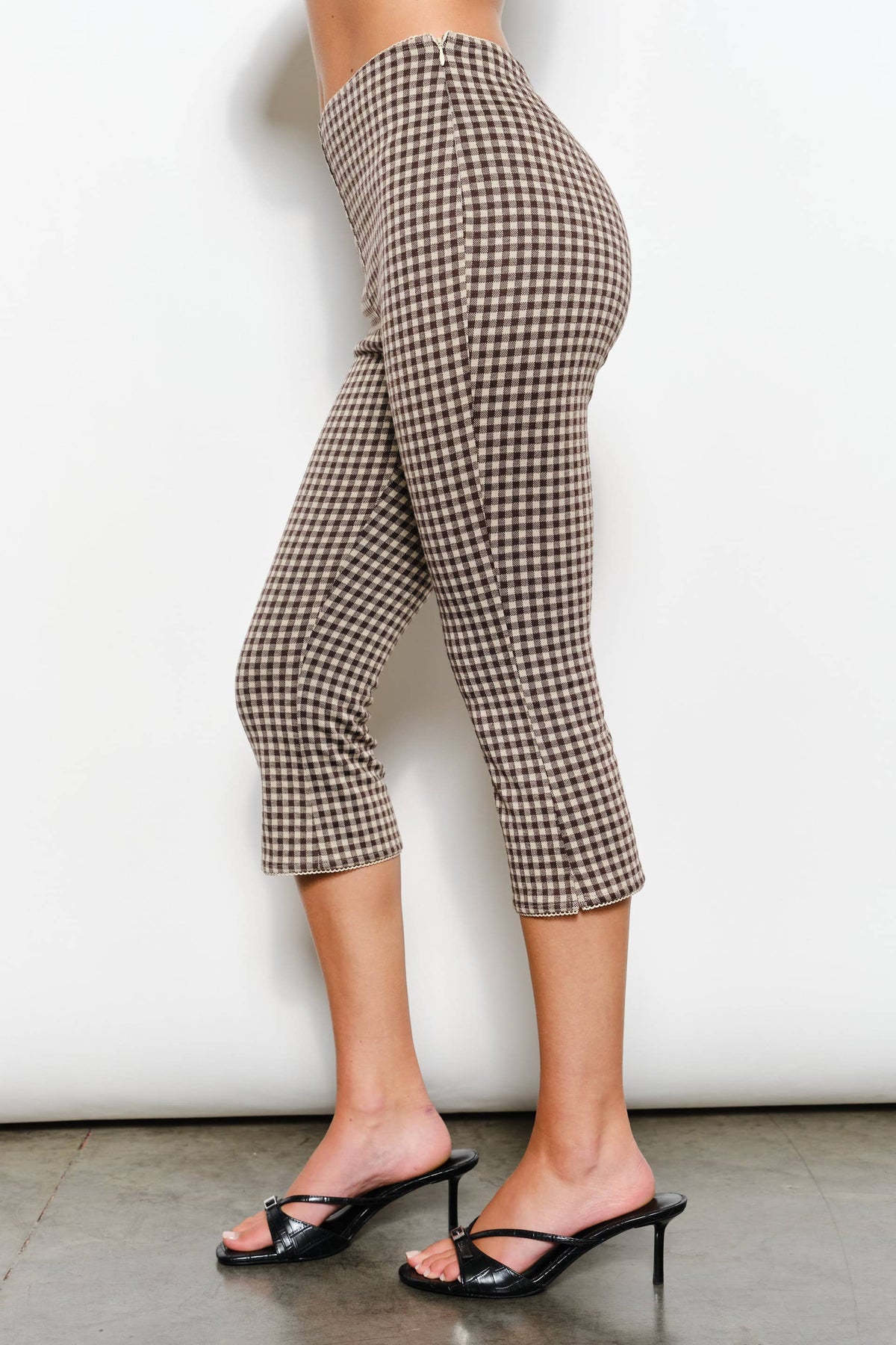 KYLIE GINGHAM CAPRI PANTS