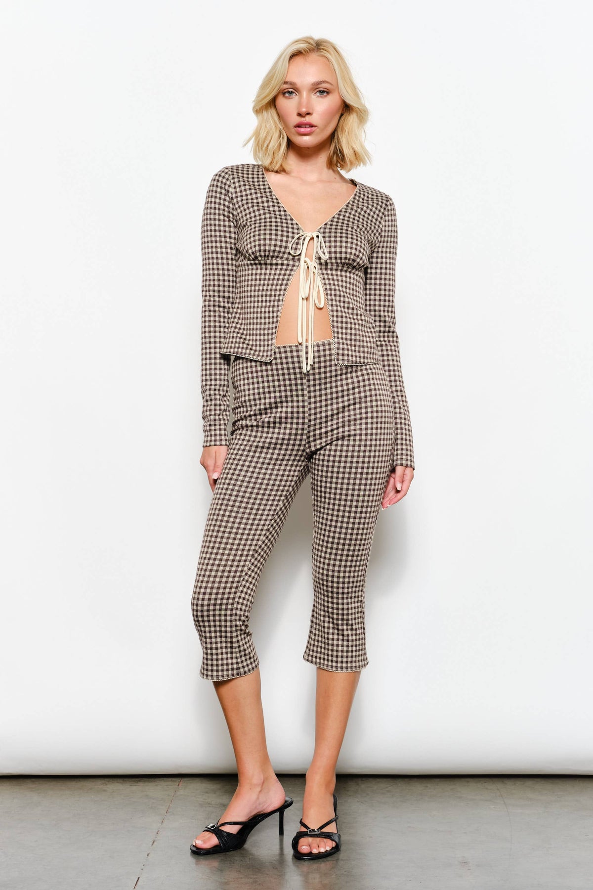 KYLIE GINGHAM CAPRI PANTS