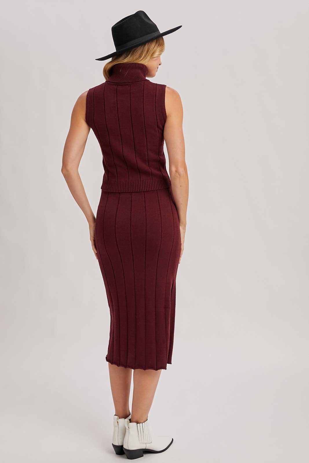 SLEEVELESS MOCK NECK AND PENCIL MIDI SKIRT SWEATER SET