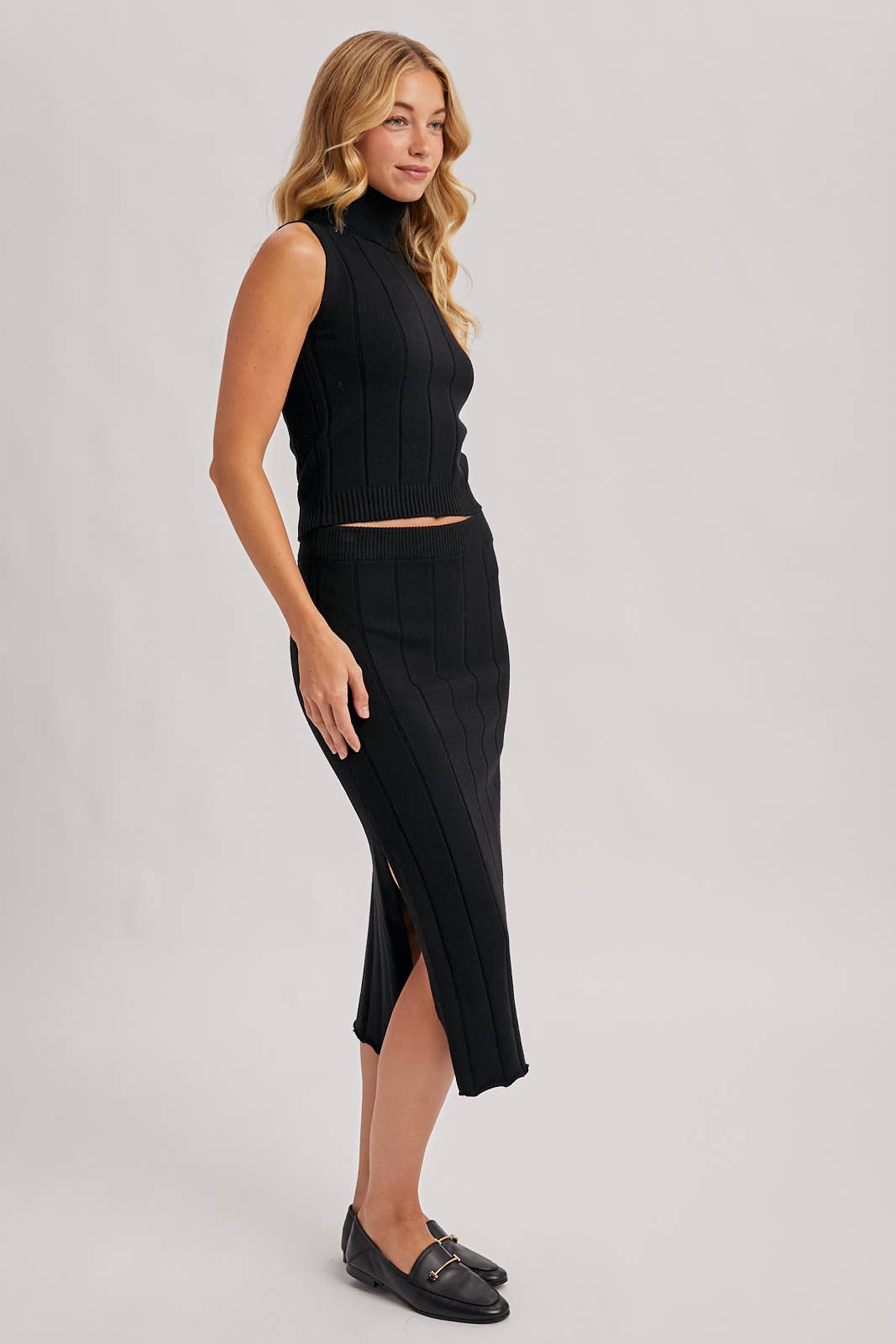 SLEEVELESS MOCK NECK AND PENCIL MIDI SKIRT SWEATER SET