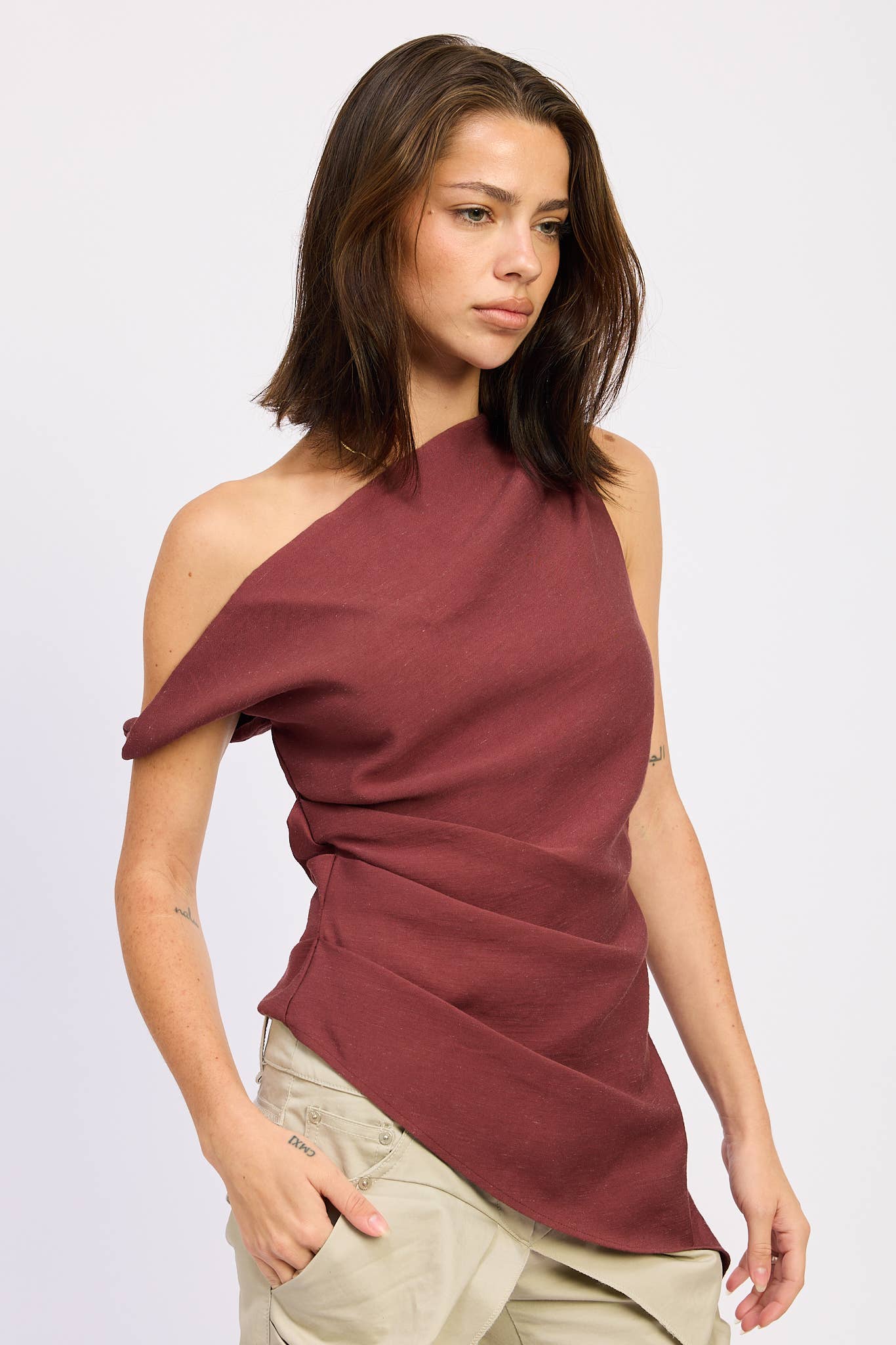 ASYMETRICAL OFF SHOULDER RUCHED TOP