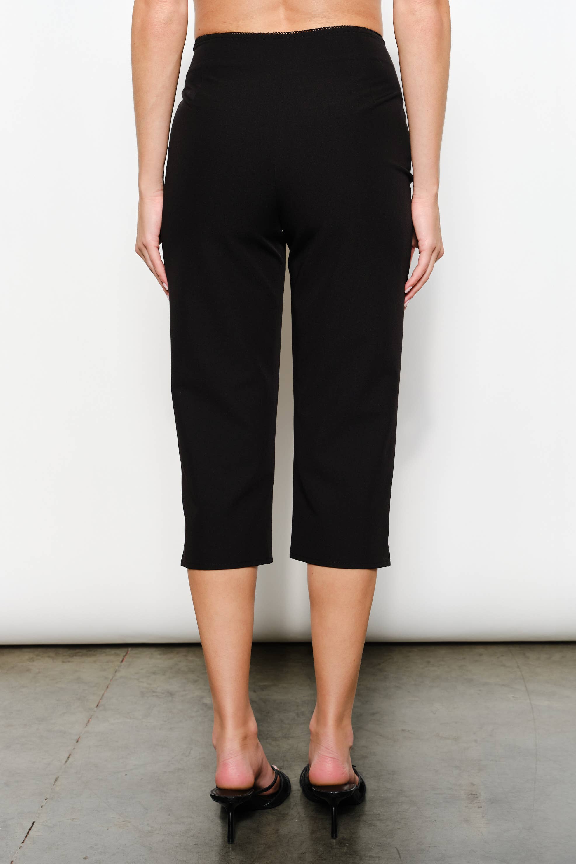 TALIA CAPRI PANTS