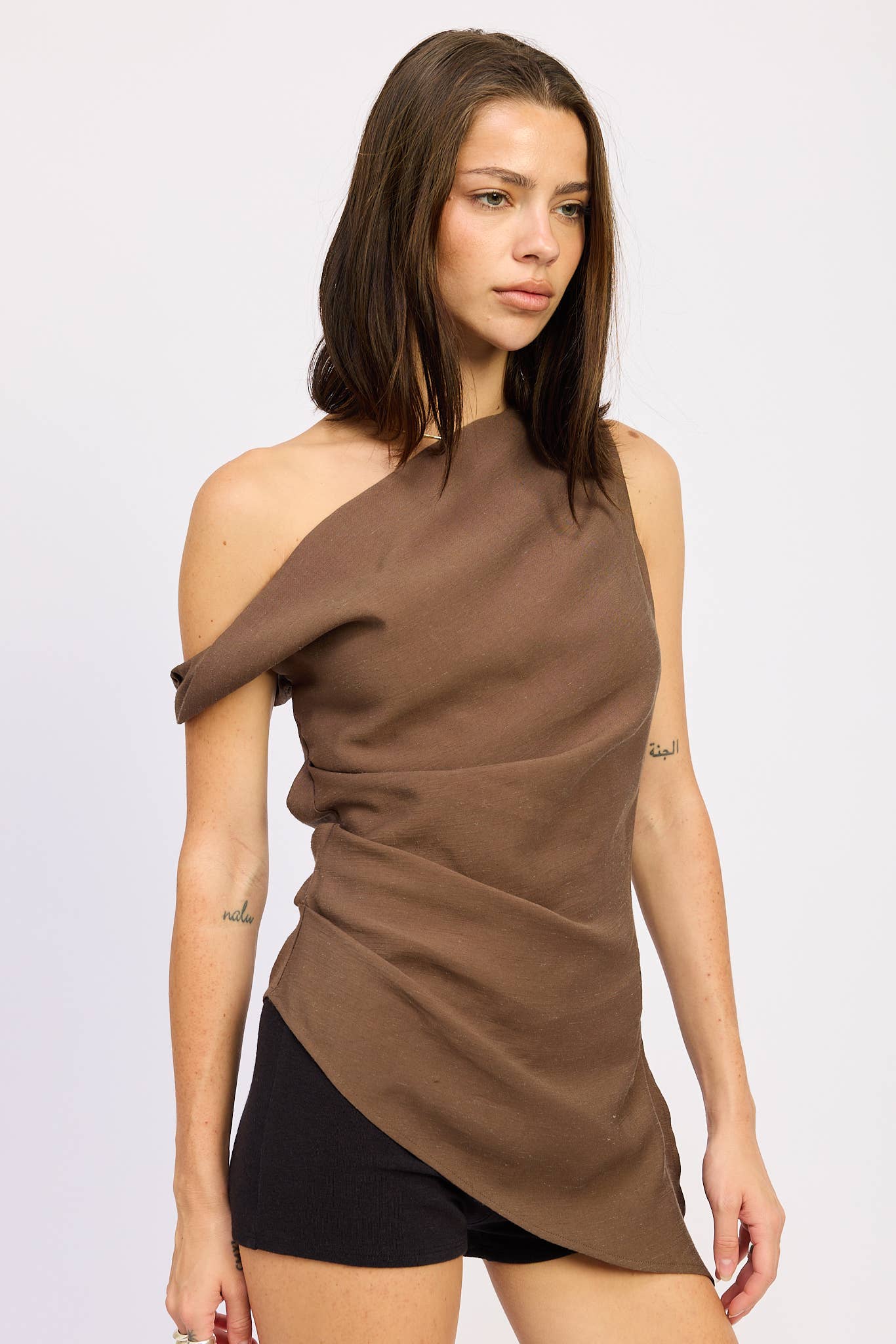 ASYMETRICAL OFF SHOULDER RUCHED TOP