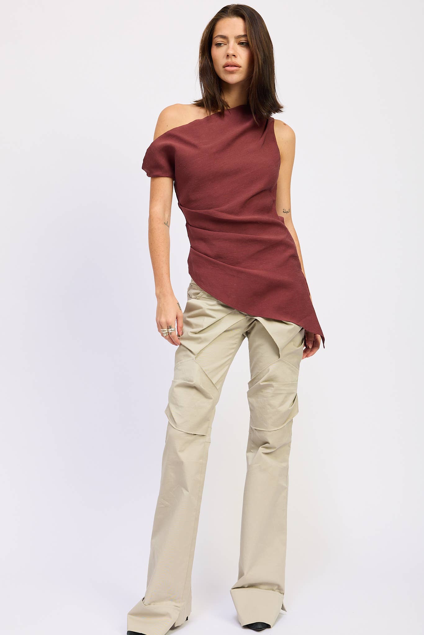 ASYMETRICAL OFF SHOULDER RUCHED TOP