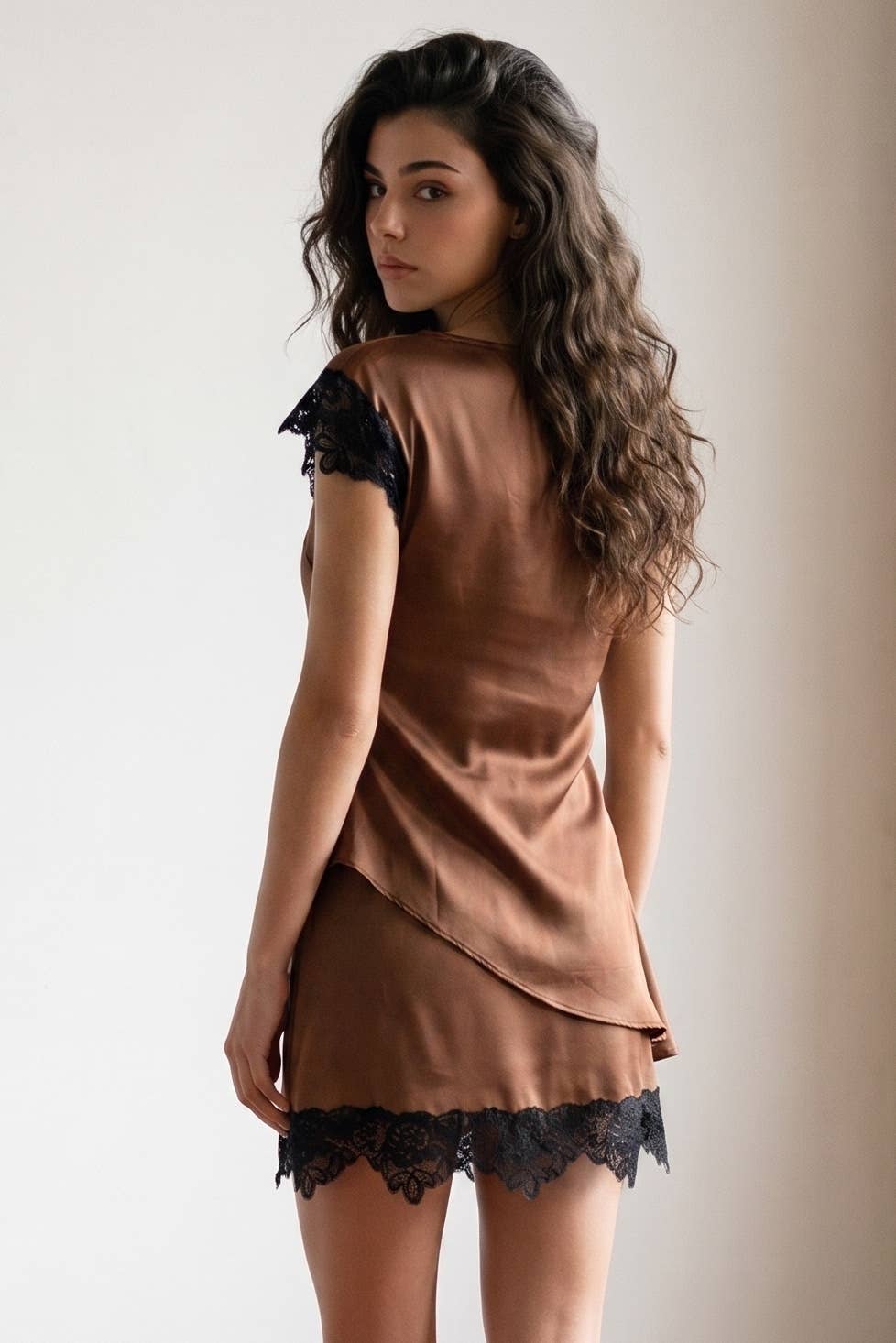 Marlowe ONE SHOULDER SATIN ASYMMETRIC TOP WITH LACE HEM