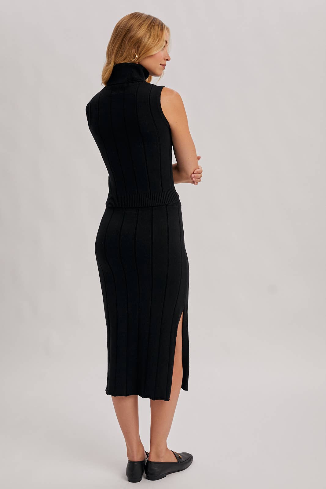 SLEEVELESS MOCK NECK AND PENCIL MIDI SKIRT SWEATER SET