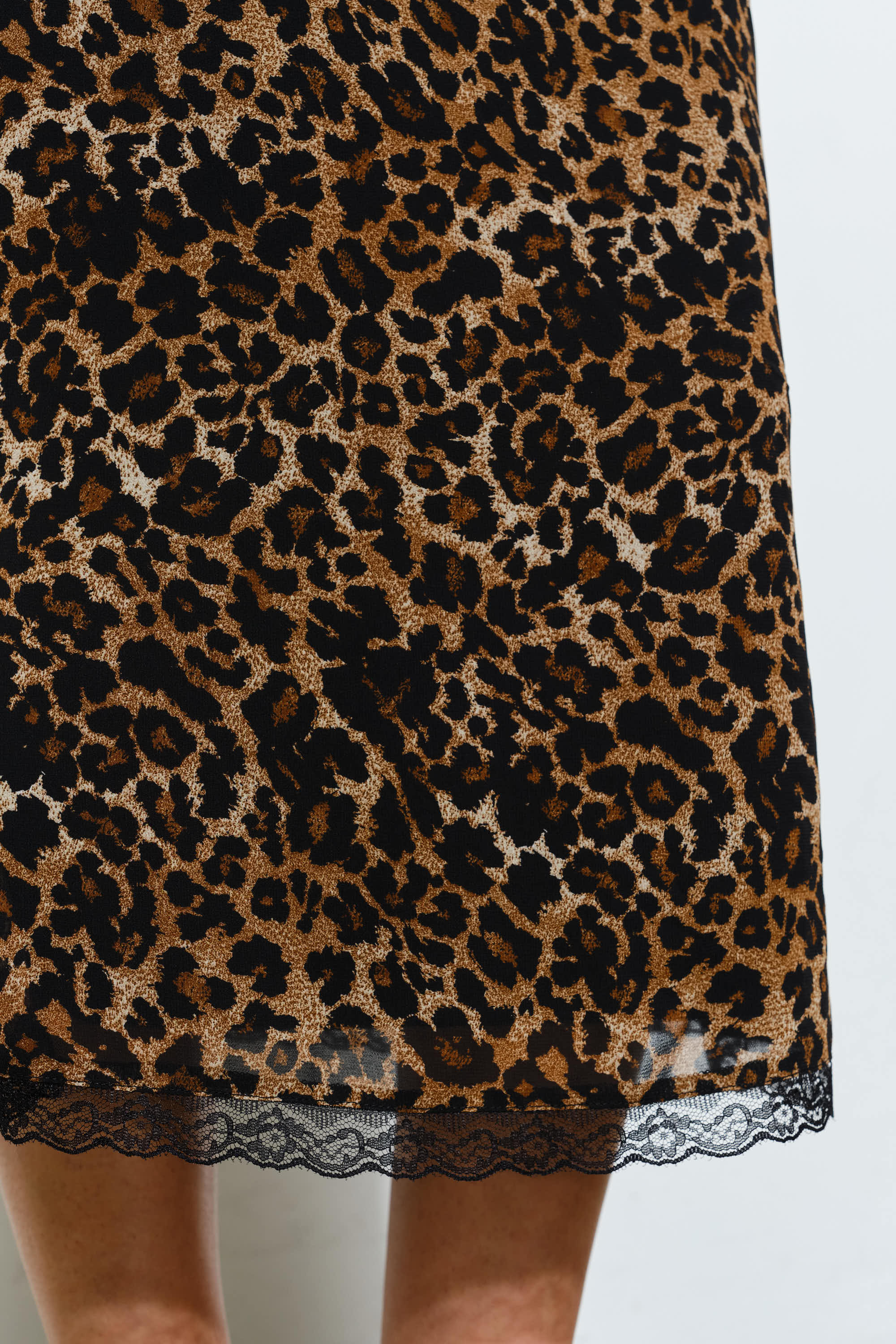 VALENCIA MIDI SKIRT - Flirty, Chic, Trendy