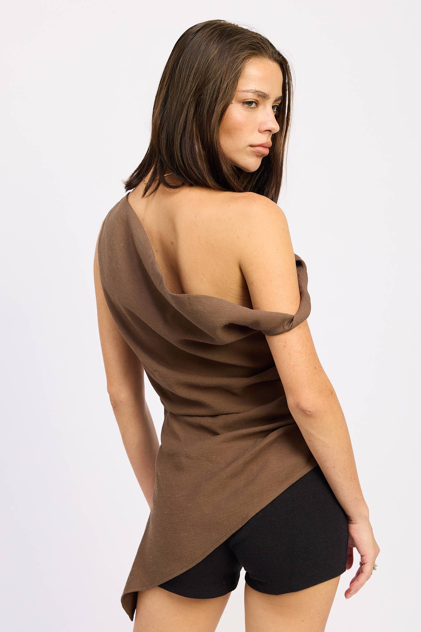 ASYMETRICAL OFF SHOULDER RUCHED TOP