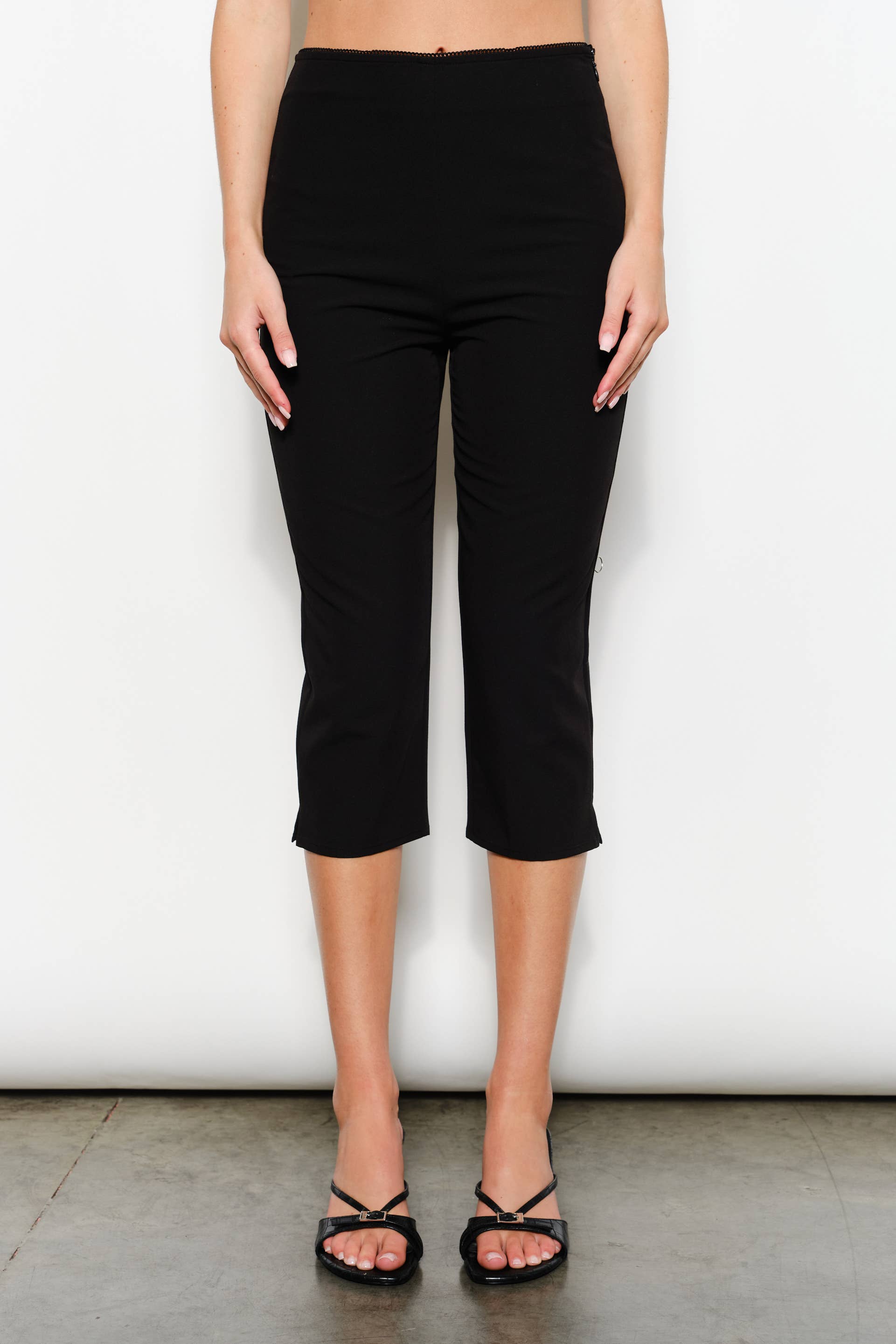 TALIA CAPRI PANTS