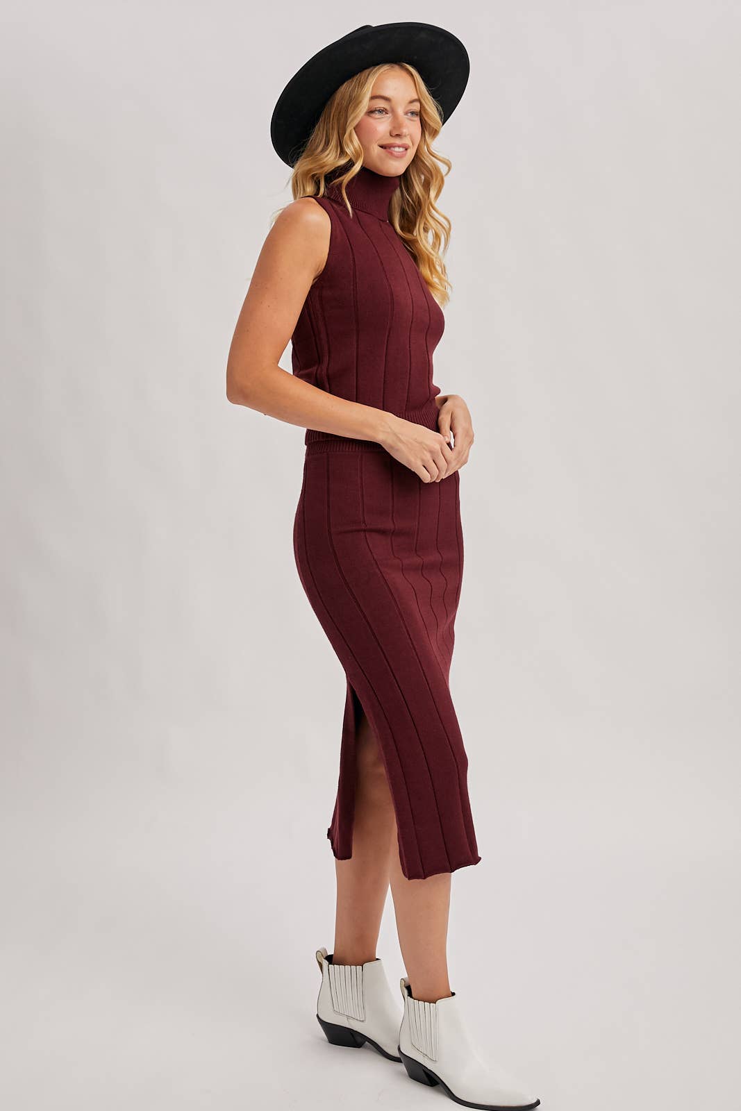 SLEEVELESS MOCK NECK AND PENCIL MIDI SKIRT SWEATER SET