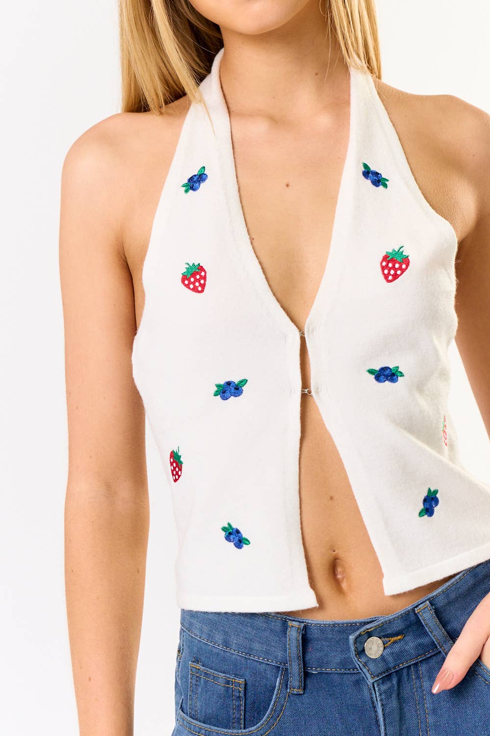Betty BERRY EMBROIDERED SLEEVELESS HALTER SWEATER VEST